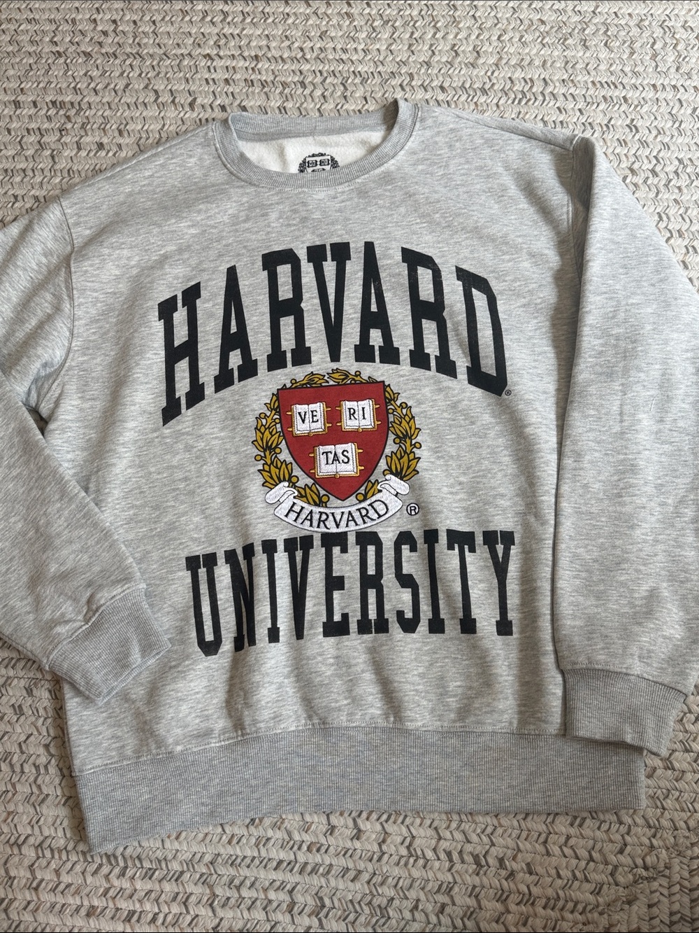 Harvard University Grey Crewneck Sweatshirt with Crest like new size small